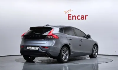 Volvo V40 2018, 80367 км, за 11500000 KRW