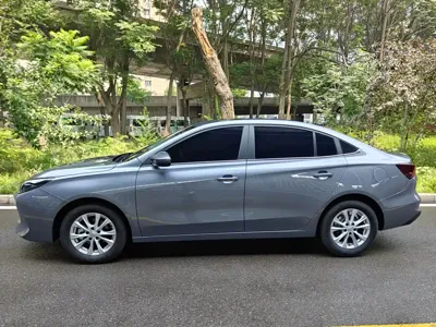Roewe i5 2025, 3900 км, за 52800 CNY