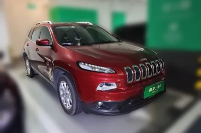 Jeep Cherokee 2016, 29000 км, за 52194.81 CNY