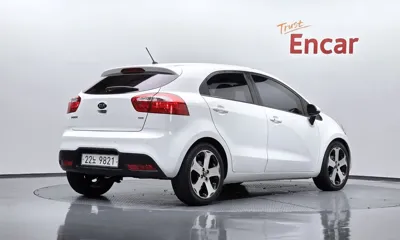 Kia Pride 2013, 65753 км, за 5500000 KRW
