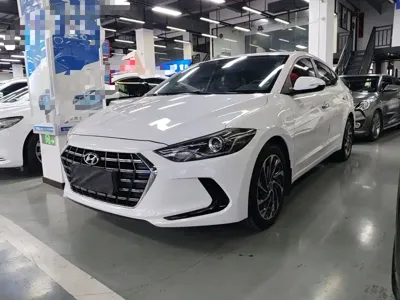 Hyundai Elantra · 2020 год