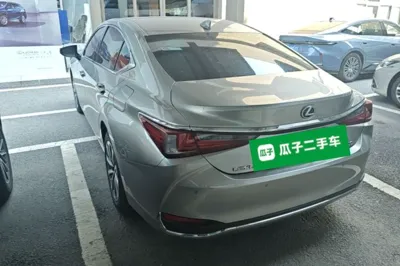 Lexus ES 2022, 33600 км, за 212474.46 CNY