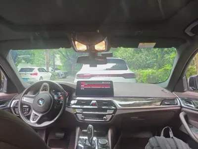 BMW 5 Series 2021, 59000 км, за 188000 CNY