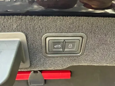 Audi A8 2018, 120000 км, за 232300 CNY - фото 24