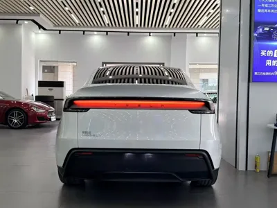 Tesla Model Y 2025, 19000 км, за 223800 CNY