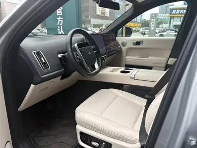 Li Auto Li L8 2023, 33000 км, за 205799 CNY