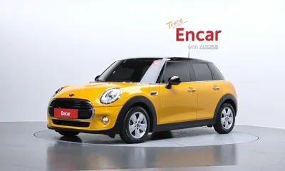 MINI Cooper · 2018 год