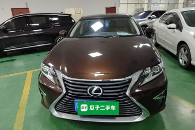 Lexus ES 2015, 138300 км, за 107261.8 CNY