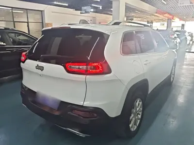 Jeep Cherokee 2018, 70200 км, за 41100 CNY - фото 7