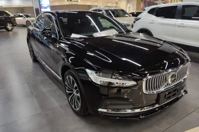 Volvo S90 2025, 5700 км, за 229336.29 CNY