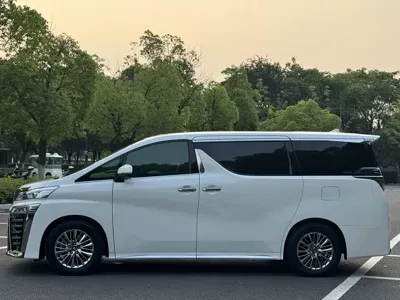 Toyota Vellfire 2022, 100000 км, за 429000 CNY
