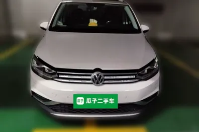 Volkswagen Touran 2018, 36700 км, за 94411.19 CNY