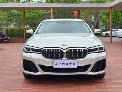 BMW 5 Series 2022, 60000 км, за 188000 CNY