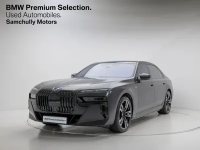 BMW i7 · 2023 год