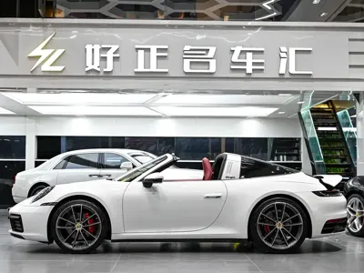 Porsche 911 2023, 11000 км, за 1338000 CNY
