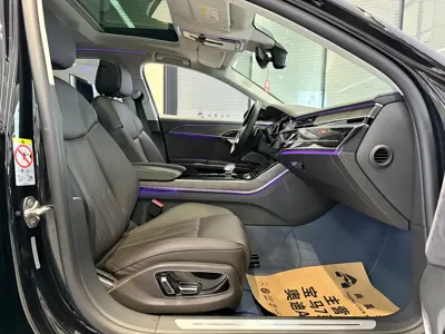 Audi A8 2021, 68000 км, за 456800 CNY - фото 8