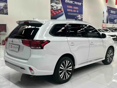 Mitsubishi Outlander 2022, 29100 км, за 129800 CNY - фото 6