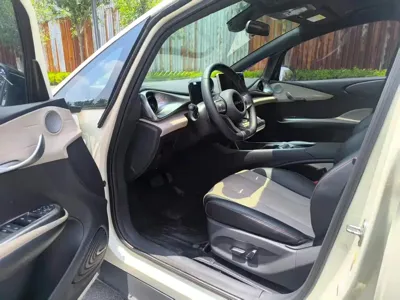 BYD Dolphin 2023, 30000 км, за 61800 CNY