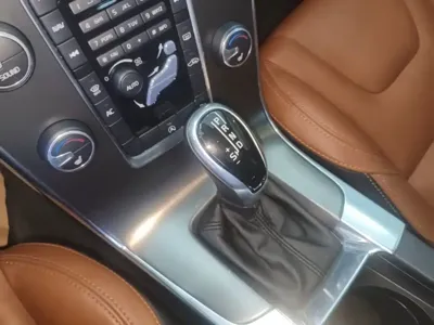 Volvo V60 2017, 102400 км, за 65700 CNY - фото 14