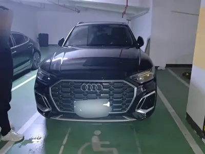 Audi Q5L 2023, 74600 км, за 220799 CNY