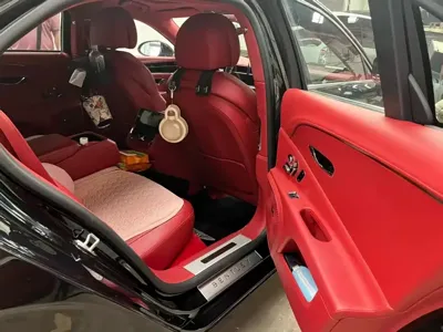 Bentley Flying Spur 2020, 65000 км, за 1628000 CNY