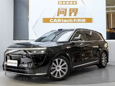 AITO 问界 AITO M8 · 2025 год
