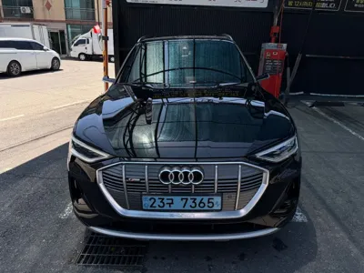 Audi e-tron · 2022 год