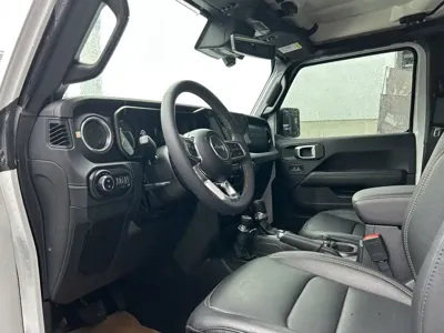 Jeep Wrangler 2024, 4300 км, за 373800 CNY