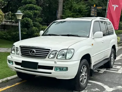 Lexus LX · 2005 год