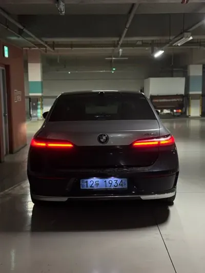 BMW i7 2023, 64000 км, за 115000000 KRW