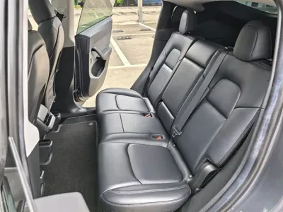 Tesla Model Y 2022, 32000 км, за 164500 CNY - фото 8
