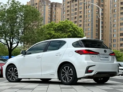 Lexus CT 2018, 40000 км, за 106800 CNY