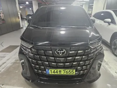 Toyota Alphard · 2024 год