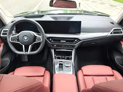 BMW i3 2024, 12000 км, за 135800 CNY