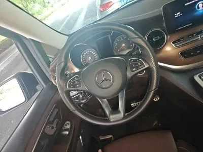 Mercedes-Benz V-Class 2023, 39800 км, за 294700 CNY