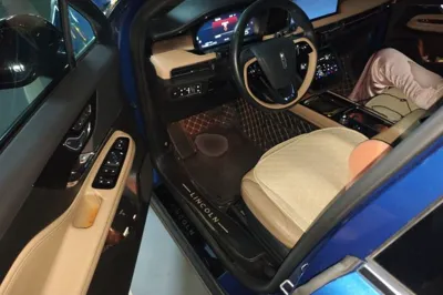 Lincoln Corsair 2022, 66200 км, за 104936.51 CNY