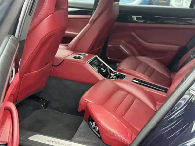Porsche Panamera 2019, 90000 км, за 398000 CNY