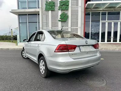 Volkswagen Santana 2014, 126000 км, за 19800 CNY