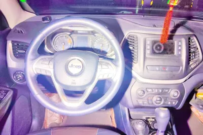 Jeep Cherokee 2016, 182600 км, за 34881.22 CNY - фото 10