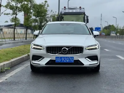 Volvo S60 2021, 57000 км, за 96600 CNY