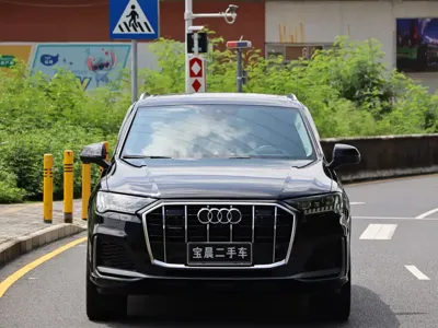 Audi Q7 2021, 70000 км, за 318000 CNY
