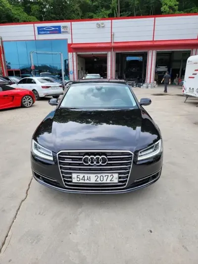 Audi A8 · 2015 год
