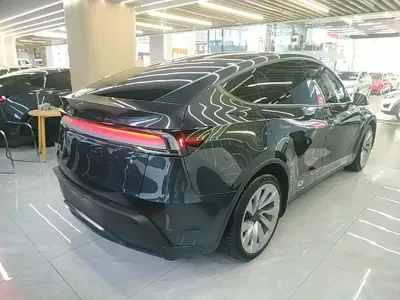 Tesla Model Y 2025, 28100 км, за 219500 CNY - фото 7