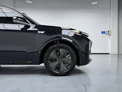 Li Auto Li L8 2024, 38000 км, за 215000 CNY