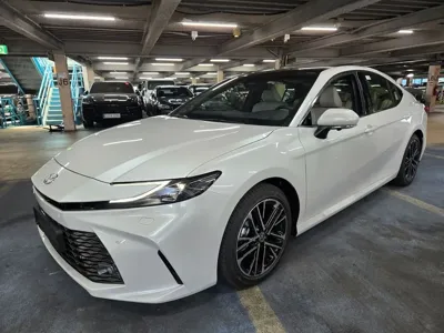 Toyota Camry · 2026 год