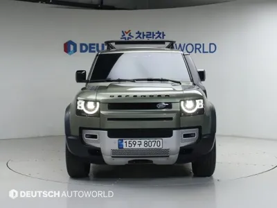 Land Rover Defender 2022, 5851 км, за 999990000 KRW