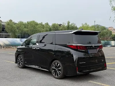 Toyota Vellfire 2023, 27000 км, за 708000 CNY