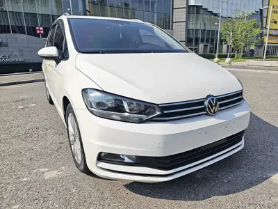 Volkswagen Touran 2022, 50000 км, за 89000 CNY
