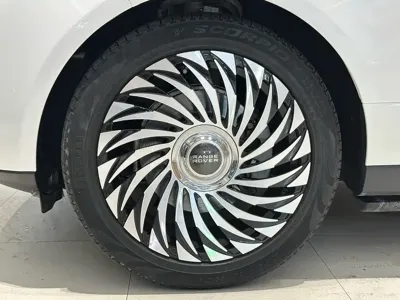 Land Rover Range Rover 2018, 130000 км, за 495000 CNY