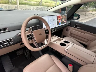 Li Auto Li MEGA 2025, 10000 км, за 396800 CNY - фото 4